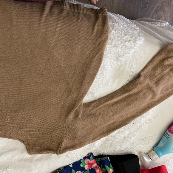 ON SALE MUST GO Sweater with bell sleeves - Picture 3 of 3